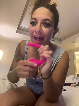 Chicagobabe naked strip on webcam for live sex chat