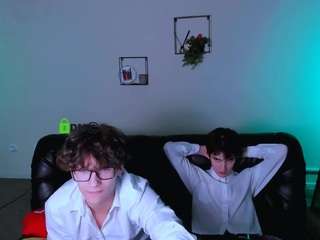 Den-rich nude on live sex chat