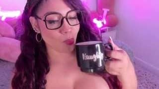 JoyceThompson nude on live sex chat