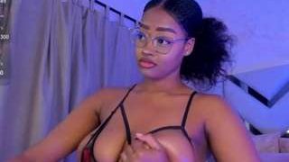 Kellyy-Cooper nude on live sex chat