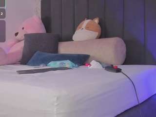 Kendall-Silver nude on live sex chat