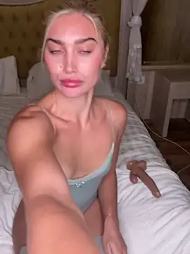 Libby-Rae naked strip on webcam for live sex chat