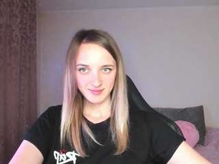 RouseReedd nude on live sex chat