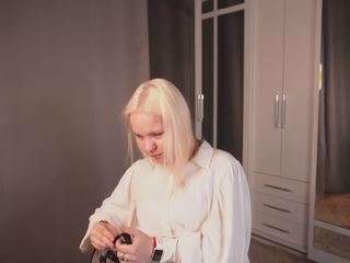 AinsleyHearl nude on live sex chat