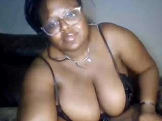HarmonyKiss nude on live sex chat