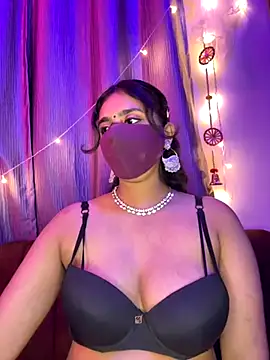 Its_hartqueen naked strip on webcam for live sex chat