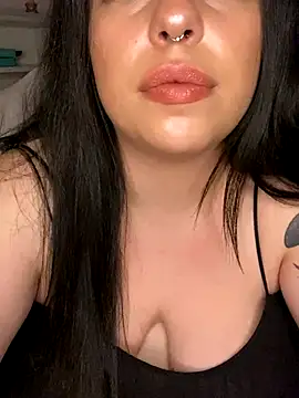 milkyhonybaby naked strip on webcam for live sex chat