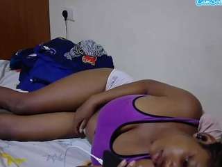 Queen-sasha nude on live sex chat