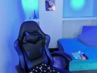 Chloe1313 nude on live sex chat