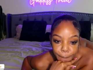 Goddess Treat nude on live sex chat