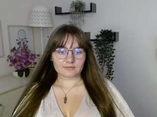 JulieDiamond nude on live sex chat