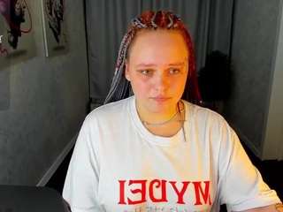 Looly nude on live sex chat
