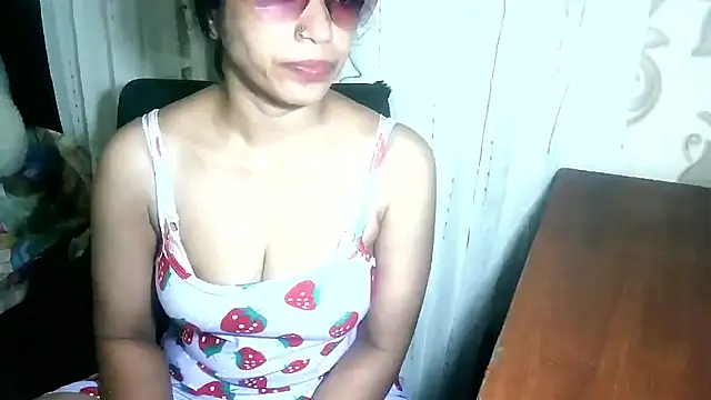 Sl_walkella naked strip on webcam for live sex chat