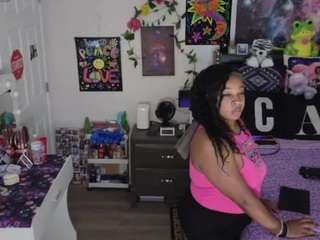 Universal Beauty nude on live sex chat