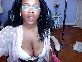 Berlin Strawberry nude on live sex chat