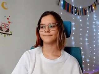 CarinaBatton nude on live sex chat