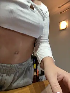 Charleigh_xx naked strip on webcam for live sex chat