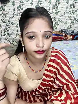 KISSING_QUEEN naked strip on webcam for live sex chat