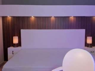 MiaMonroe7 nude on live sex chat
