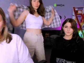 Evelina-sun nude on live sex chat