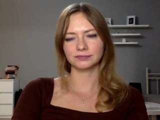 MillieDesire nude on live sex chat