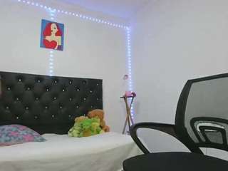 Niiky-30 nude on live sex chat