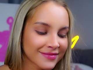 Amiblue nude on live sex chat