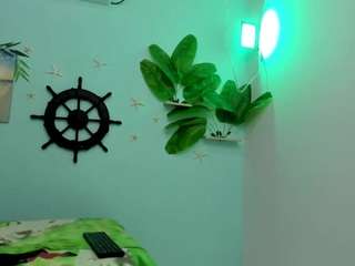 Eladyrous98 nude on live sex chat