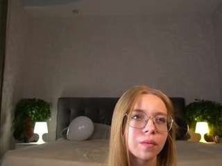 GlendoraBun nude on live sex chat