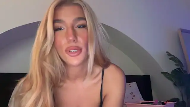 KENNIEXROSE naked strip on webcam for live sex chat