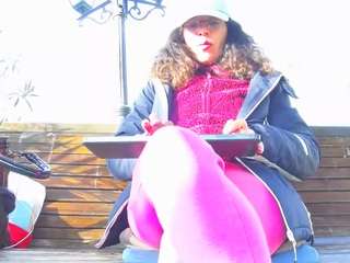 MellySquirtyBigLabia nude on live sex chat