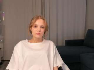 VivianThom nude on live sex chat