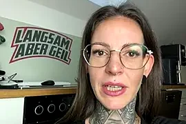 BrownieyQueen naked strip on webcam for live sex chat