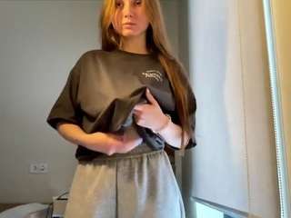 CaronHeuman nude on live sex chat
