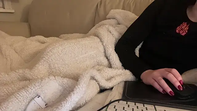 ijustturned18today naked strip on webcam for live sex chat