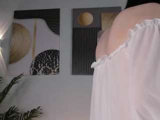 Ronnie-rav nude on live sex chat