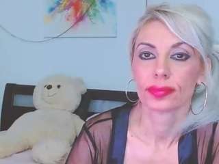 HoneyLara nude on live sex chat