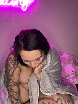 InkedCurly_L naked strip on webcam for live sex chat