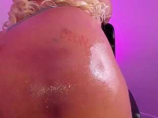 JoyceThompson nude on live sex chat