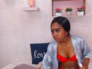 Lunarose-3 nude on live sex chat