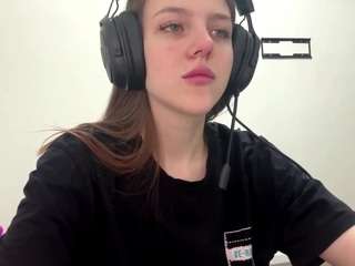 Millie nude on live sex chat