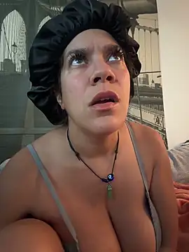 Bigbuttbrooklynn naked strip on webcam for live sex chat