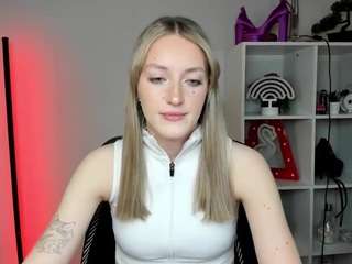 EvelynBlond nude on live sex chat