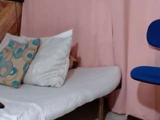 IdalisVanucci nude on live sex chat