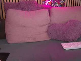 MelaniaTress nude on live sex chat