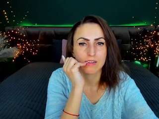 RebeccaDiamond18 nude on live sex chat