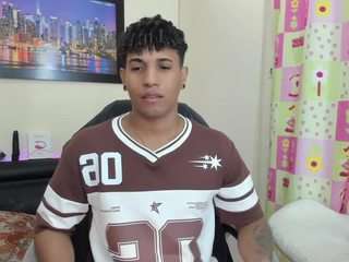 Yoximanuelmartz nude on live sex chat