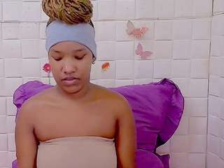 EroticSexyPrada1 nude on live sex chat
