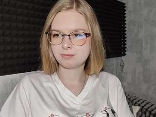 Lia nude on live sex chat