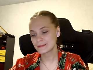 Lulu nude on live sex chat